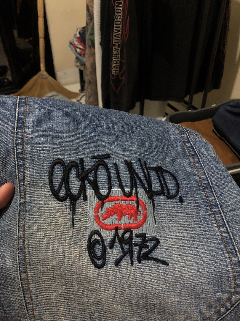 Vintage Ecko Unltd. Big pocket (Category: Jeans) located in Maria Aurora. Submitted by kylerikathriftshop101010 (Listing ID 1445759751, Image 3). Description: waist: 31 length: 44 leg: 13 leg hole: 8 issue: heel drag .