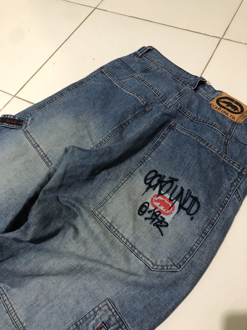Vintage Ecko Unltd. Big pocket (Category: Jeans) located in Maria Aurora. Submitted by kylerikathriftshop101010 (Listing ID 1445759751, Image 2). Description: waist: 31 length: 44 leg: 13 leg hole: 8 issue: heel drag .