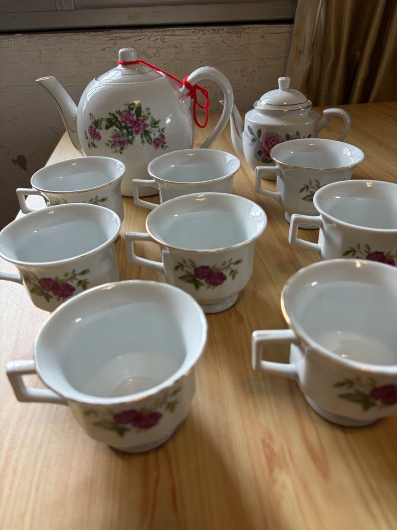 Vintage Floral Teapot and Cups Set