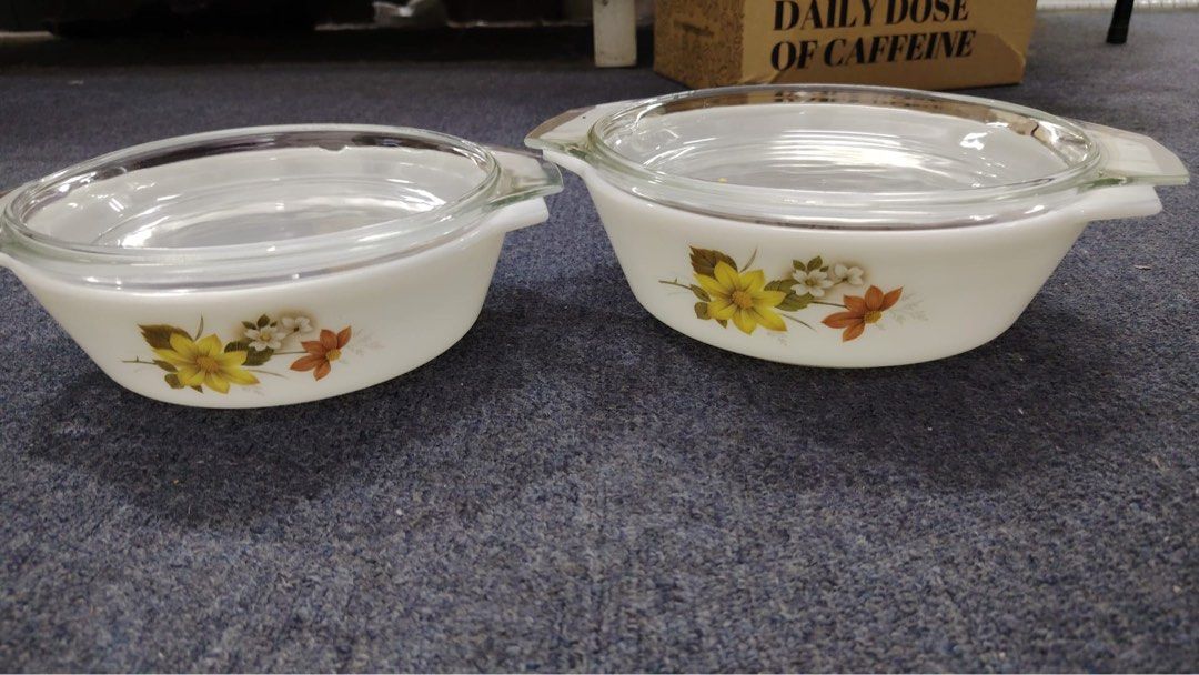 Vintage Pyrex Daisy Pattern Glass Baking Dishes with Lids