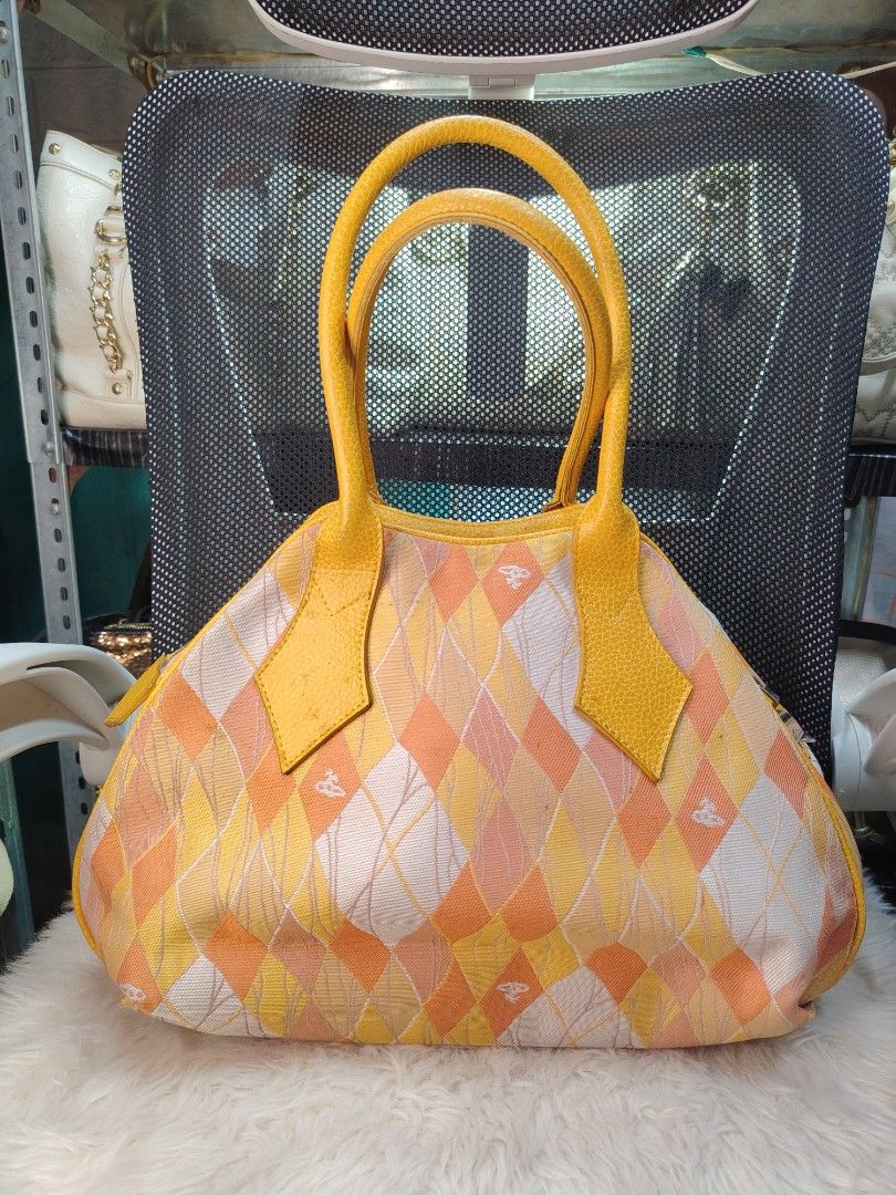 Viviene Westwood Shoulder Bag (Category: Shoulder Bags) located in Santo Tomas. Submitted by jbeeborsaonlineshop2026 (Listing ID 1445665390, Image 3). Description: Viviene Westwood Shoulded Bag Sign of Usage Shoppee Check out Available JnT and LBC GCash and BDO .... MOP Direct Message Negotiable.
