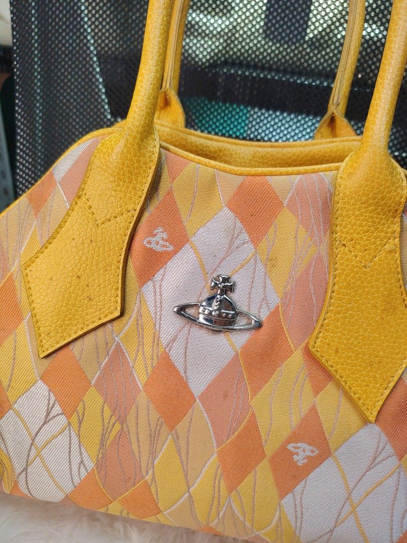 Viviene Westwood Shoulder Bag (Category: Shoulder Bags) located in Santo Tomas. Submitted by jbeeborsaonlineshop2026 (Listing ID 1445665390, Image 2). Description: Viviene Westwood Shoulded Bag Sign of Usage Shoppee Check out Available JnT and LBC GCash and BDO .... MOP Direct Message Negotiable.