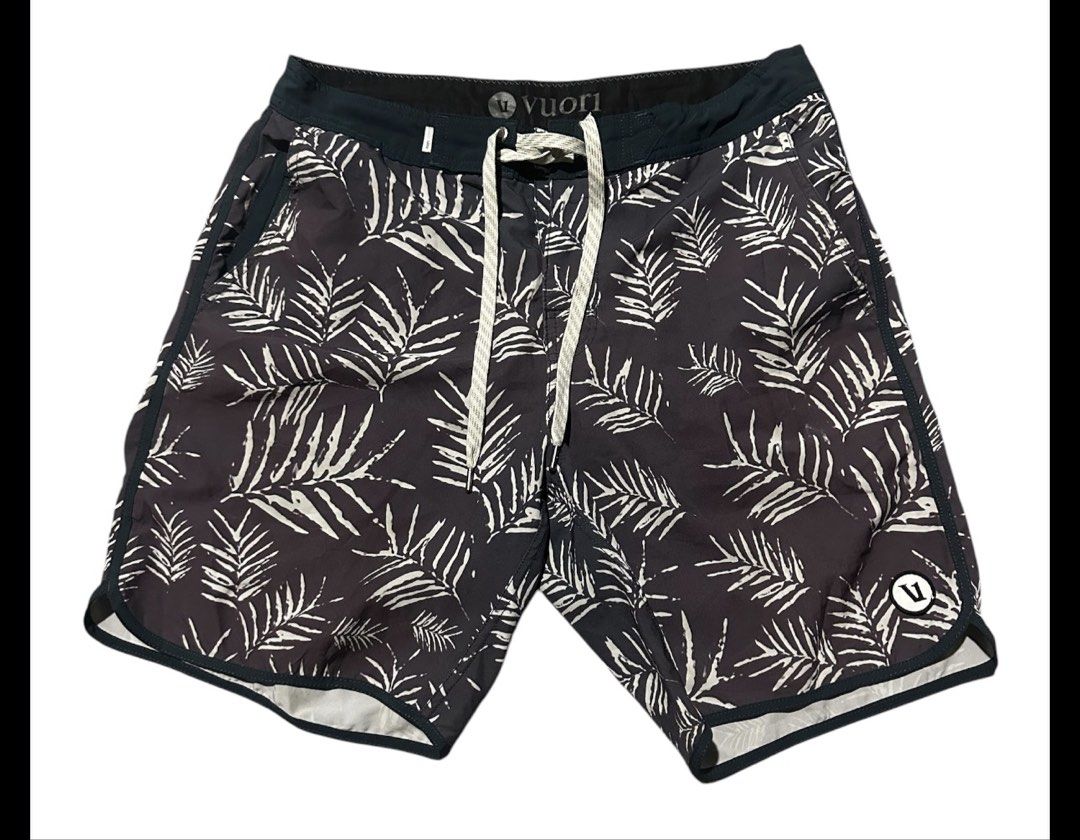 Vuori Cruise Boardshort size medium (Category: Activewear) located in Iba. Submitted by xooperfindslb (Listing ID 1445700823, Image 2). Description: Vuori Cruise Boardshort size medium Dimes: 33 inches waist(medium) Good condition No issue.