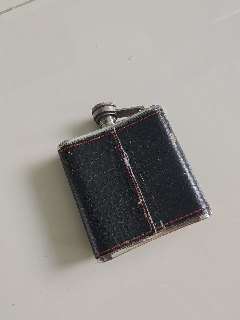 Whiskey flask490899650149754881