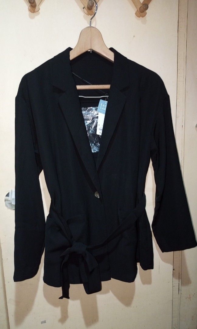 Women's Coat/Jacket with belt (Category: Coats, Jackets and Outerwear) located in Valenzuela. Submitted by franpansai (Listing ID 1445754692, Image 3). Description: for Women, black blazer with belt included..