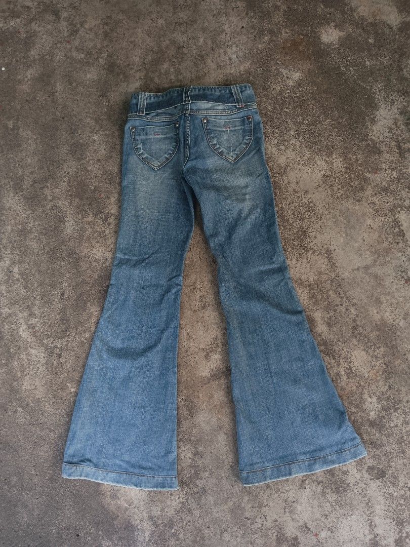 Y2k Decade low rise bell bottom washed jeans (Category: Jeans) located in Davao. Submitted by hisdef (Listing ID 1445726237, Image 2). Description: Garage bell bottom washed jeans Condition- lightly used issue- none Dimensions in inches waistline-27 front rise-7.5 outseam/length-38 inseam-31 thigh-10 knee-7.5 hem-12 5.