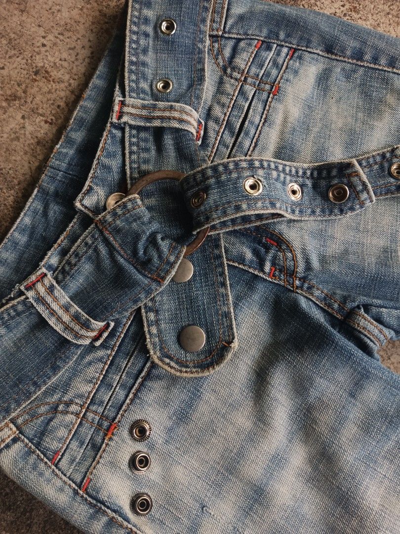 Y2k Decade low rise bell bottom washed jeans (Category: Jeans) located in Davao. Submitted by hisdef (Listing ID 1445726237, Image 3). Description: Garage bell bottom washed jeans Condition- lightly used issue- none Dimensions in inches waistline-27 front rise-7.5 outseam/length-38 inseam-31 thigh-10 knee-7.5 hem-12 5.