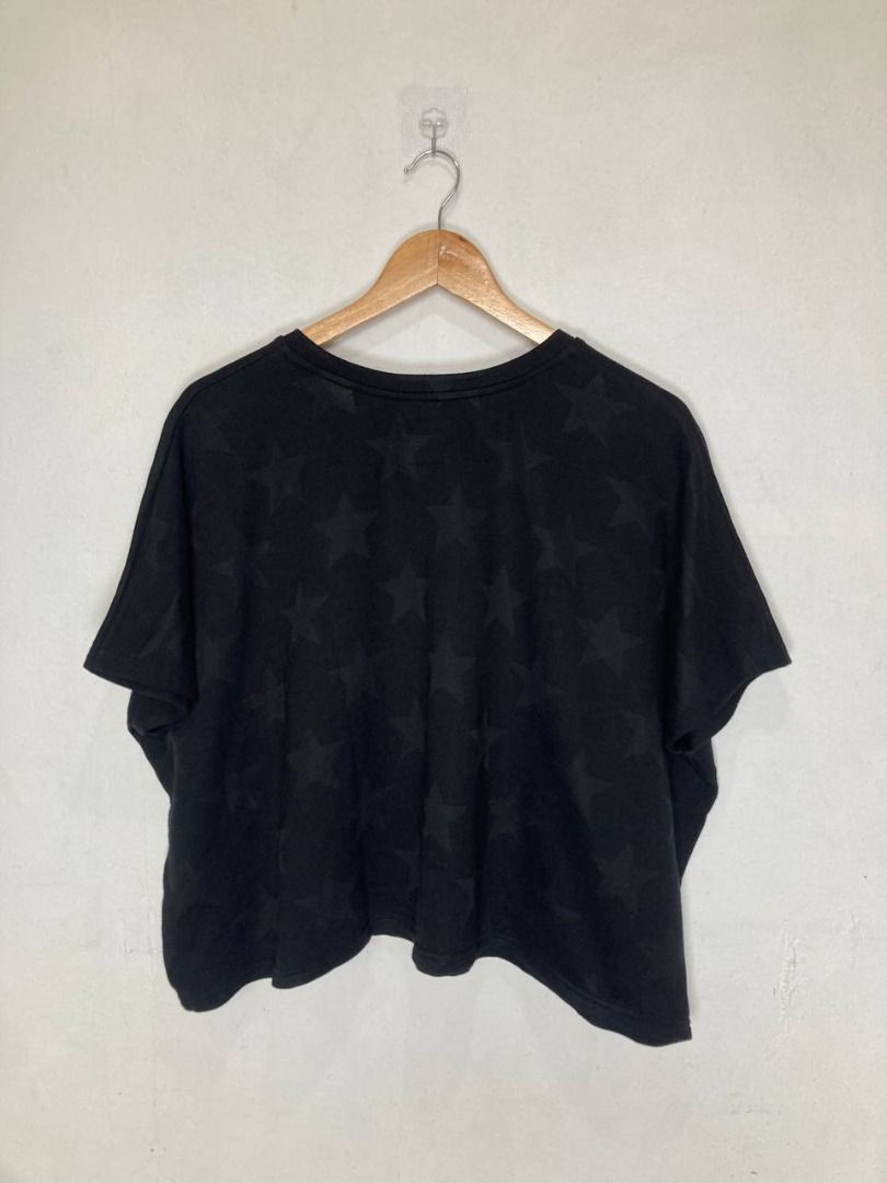 Y2k Hyoma 20471120 Cropped Top (Category: Others Tops) located in Quezon City. Submitted by stylenpick (Listing ID 1445777920, Image 2). Description: Brand: 20471120 Made in: Japan Year: 2000’s Material: Cotton Color: Black Marked size: Medium Sizing: Measurements (laid flat): Shoulders: 22" Sleeves: 7” Bust: 29” Waist: 28.5" Length: 20.5” Color rating: 9/10 Condition: 9/10 Flaws: minimal signs of use .