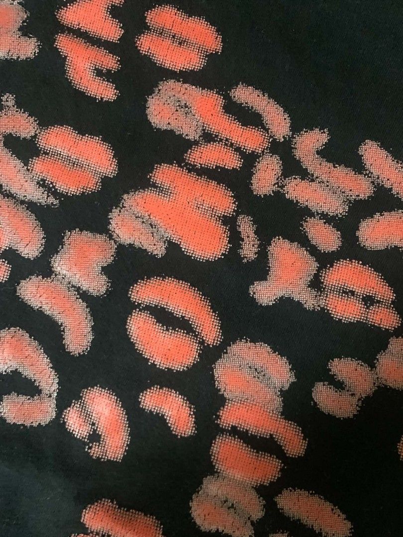 Y2k Retro Heart Shirt (Category: Activewear) located in Cordova. Submitted by statanthrifts (Listing ID 1445771942, Image 3). Description: 18x24 no issue 350 + sf.
