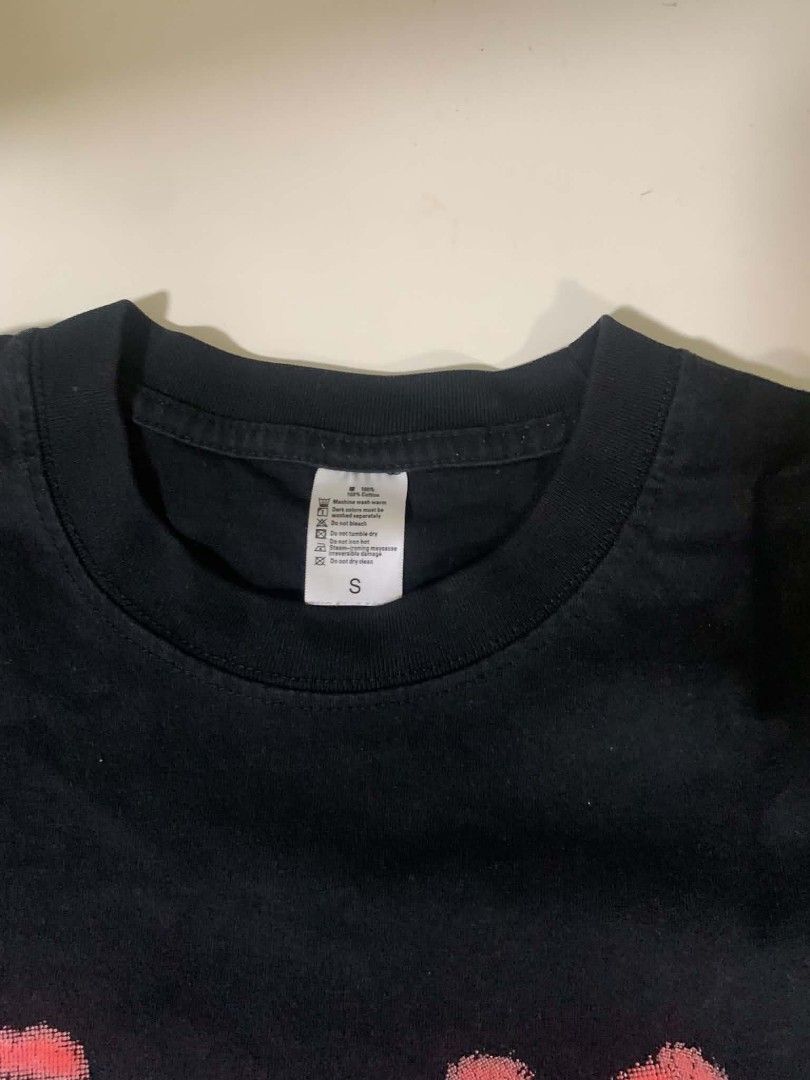 Y2k Retro Heart Shirt (Category: Activewear) located in Cordova. Submitted by statanthrifts (Listing ID 1445771942, Image 2). Description: 18x24 no issue 350 + sf.