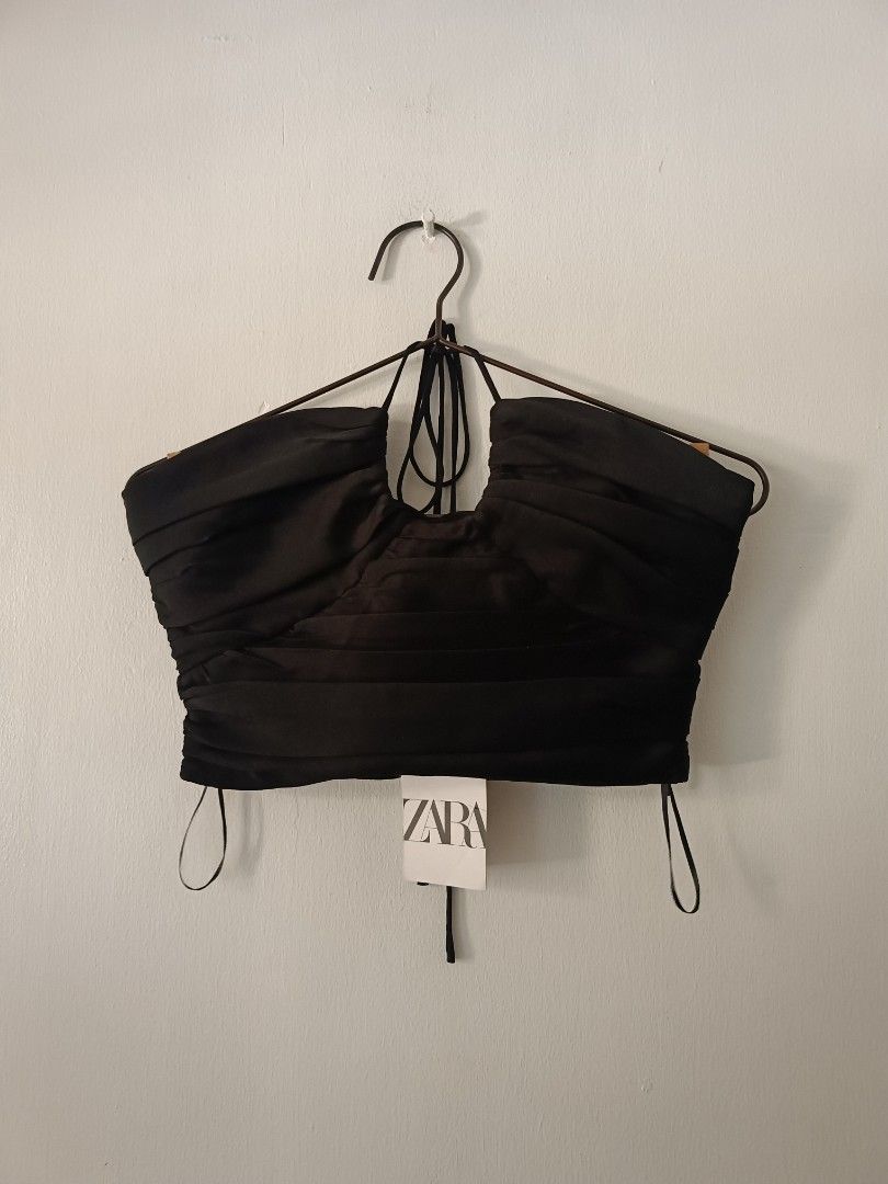Zara Black Ruched Halter Neck Crop Top (Category: Sleeveless) located in Manila. Submitted by shajanina.14 (Listing ID 1445652135, Image 3). Description: ZARA Original New Small- US Bust- up to 34 inches Waist- up to 28 inches Length- 9 inches .