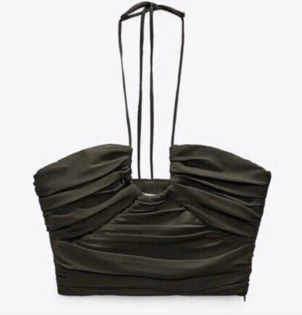 Zara Black Ruched Halter Neck Crop Top (Category: Sleeveless) located in Manila. Submitted by shajanina.14 (Listing ID 1445652135, Image 2). Description: ZARA Original New Small- US Bust- up to 34 inches Waist- up to 28 inches Length- 9 inches .