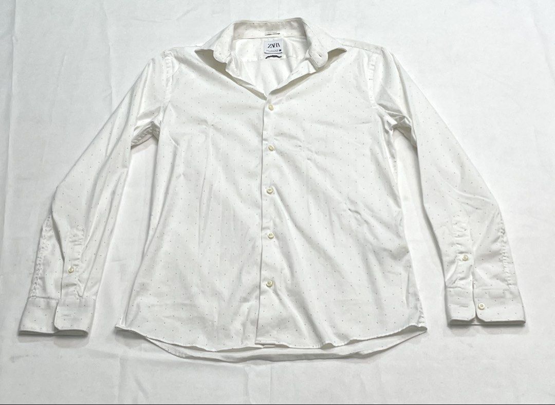 Zara White Polka Dot Shirt Blouse (Category: Blouses) located in Makati City. Submitted by pepperstoremerch (Listing ID 1445764887, Image 1). Description: 30% Off Sale Originally 380 Zara White Polka Dot Shirt Blouse Top Size Small Cotton Blend Preloved, good condition Please see pictures D0083 R380.