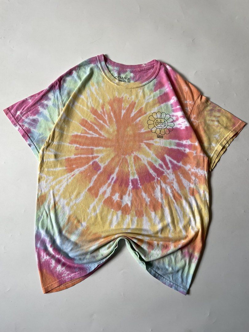 2019 Takashi Murakami ComplexCon Cluster Outline Tie Dye Tee (Category: Tshirts & Polo Shirts ) located in Baguio. Submitted by chronicles_cache (Listing ID 1445932325, Image 3). Description: Condition: Great Size tagged: L Width: 20.5 Length: 28.5 Shoulder: 20 Sleeve: 7.