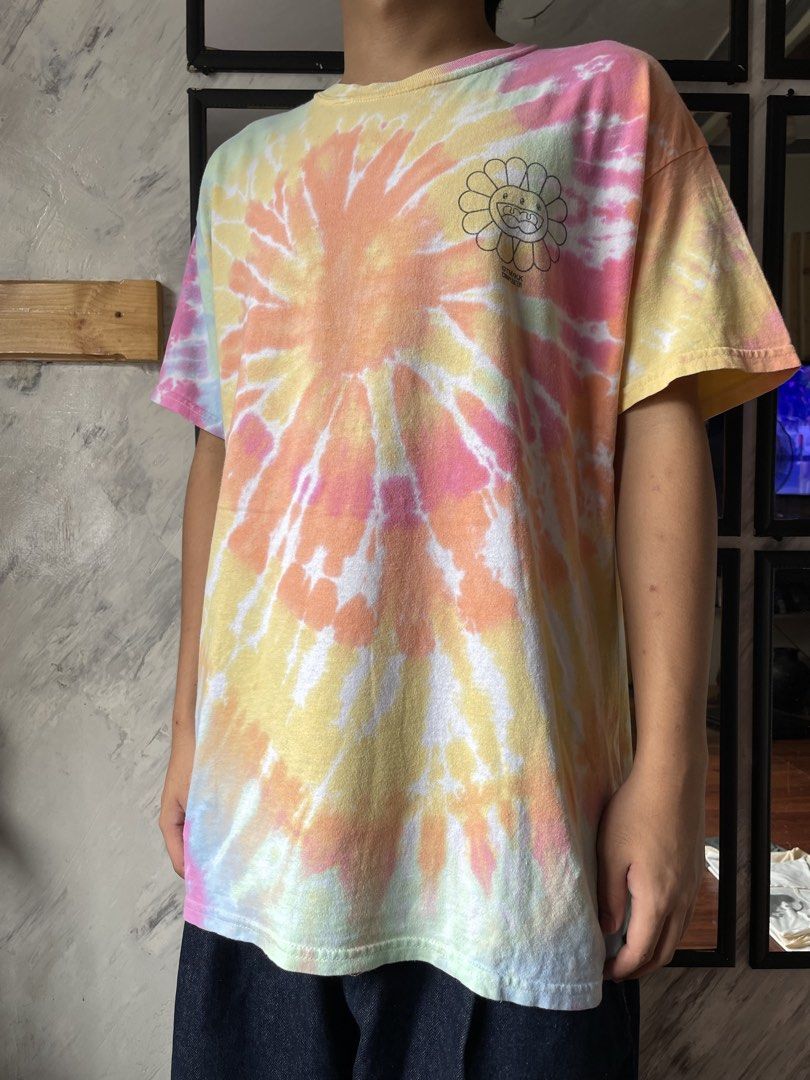 2019 Takashi Murakami ComplexCon Cluster Outline Tie Dye Tee (Category: Tshirts & Polo Shirts ) located in Baguio. Submitted by chronicles_cache (Listing ID 1445932325, Image 2). Description: Condition: Great Size tagged: L Width: 20.5 Length: 28.5 Shoulder: 20 Sleeve: 7.