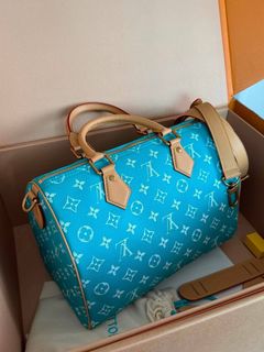 (Category: ) located in . Submitted by bags.shoes.etc (Listing ID 1445844580, Image 1). Description: .