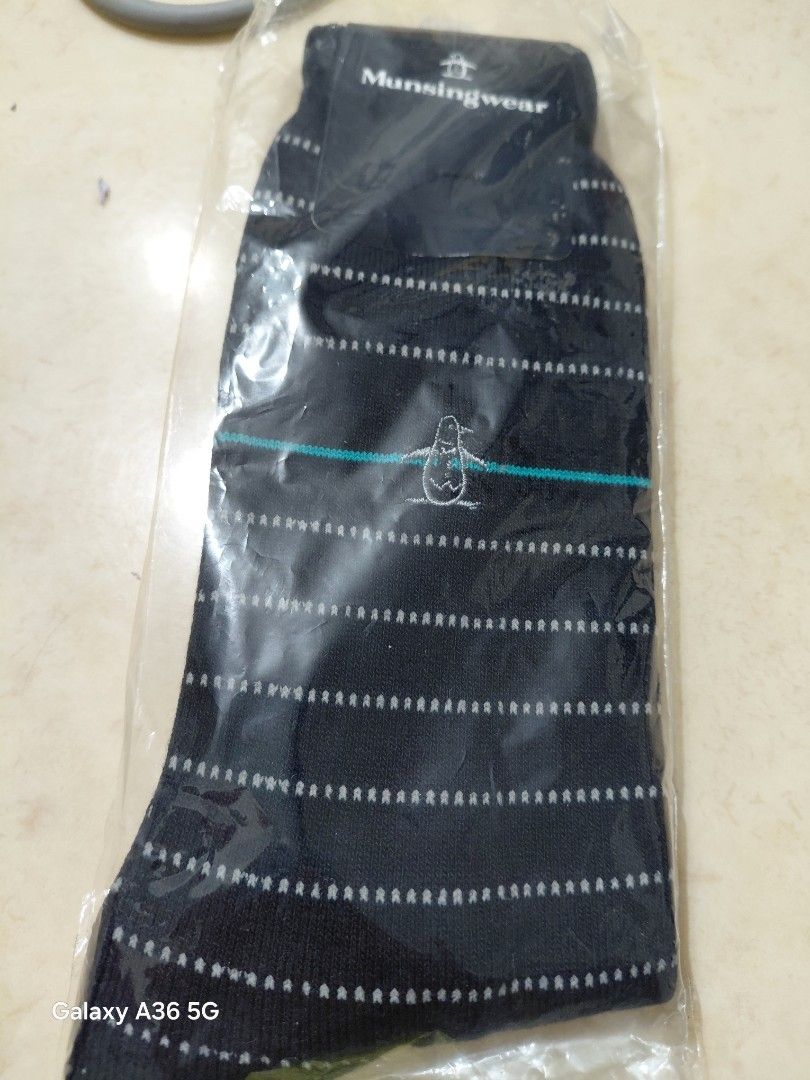 由 hsianghung (刊登 ID 1445839111，圖片 3) 提交，位於 台中市 (Taichung) 的 全新真品企鵝男士休閒襪 (類別：精品配件)，說明：國外旅遊購口口全新品未拆封保證保證真品買到賺到。
