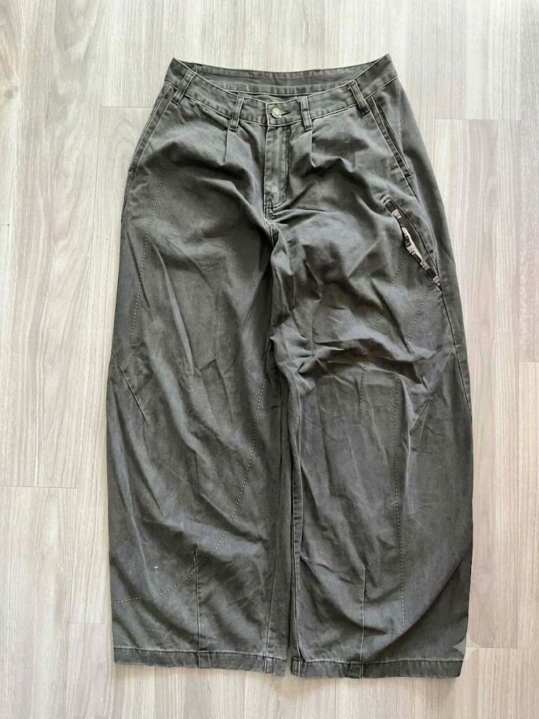 Acid Charcoal Loose Pants (with Contrast Stitching) (Category: Jeans) located in Caloocan City. Submitted by archive404 (Listing ID 1445819199, Image 2). Description: Acid Charcoal Loose Pants (with Contrast Stitching) w - 32 t - 13 l - 42 h - 11 🏷️ 299 + SF 📸 Photos may vary due to lighting ♻️ Please manage expectations — all items are thrifted/preloved 📍 Camarin, Caloocan City 💸 MOP: GCash / Cash 🚚 Shipping via J&T Express 🤝 Meetup sa mal