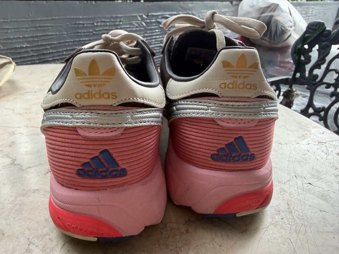 ADIDAS BAD BUNNY (Category: Sneakers & Footwear) located in Santa Rosa. Submitted by que_08 (Listing ID 1445851642, Image 3). Description: .