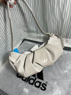 (Category: ) located in . Submitted by fashion.luxe (Listing ID 1445962458, Image 1). Description: .