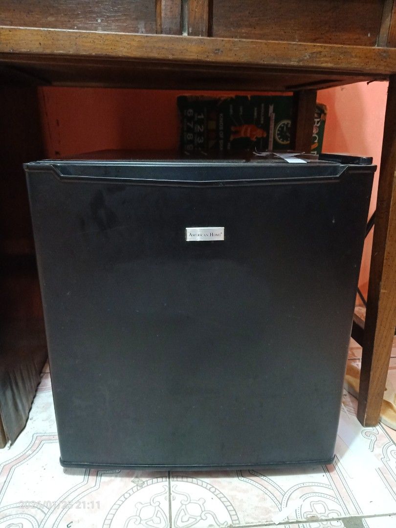 American Home Mini Fridge (Category: Refrigerators and Freezers) located in Bacoor. Submitted by mongrelfrox (Listing ID 1445926314, Image 1). Description: - Compact black mini fridge - Fully functional, works well - Door includes a convenient compartment - Ideal for dorm rooms, apartments, or small spaces - Reason for selling: No longer needed - condition: as pic shows.