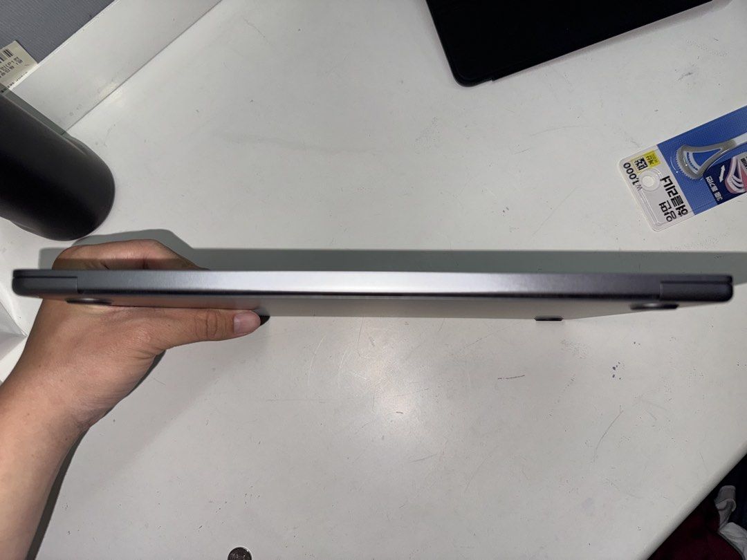 Apple MacBook Air M2492229360008581122