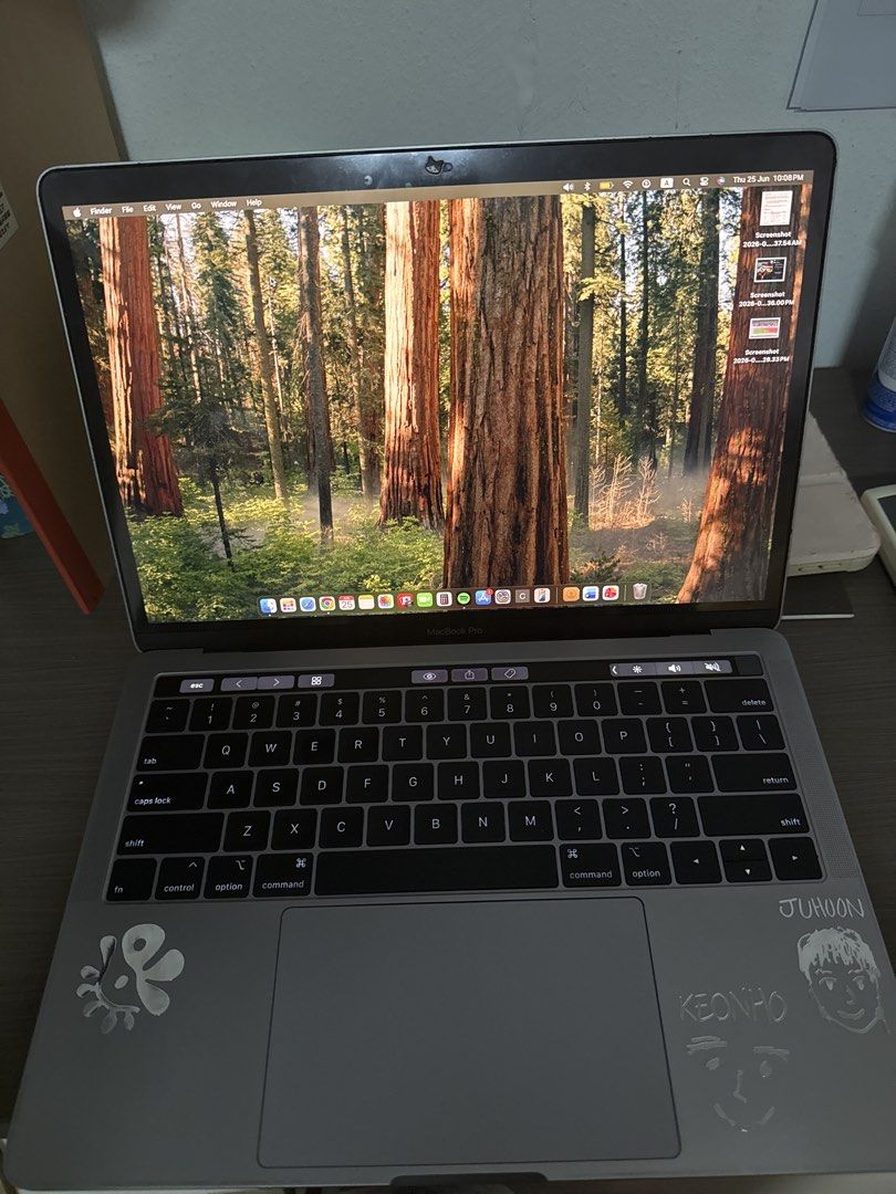 Apple MacBook Pro 13-inch Touch Bar492230859922483201