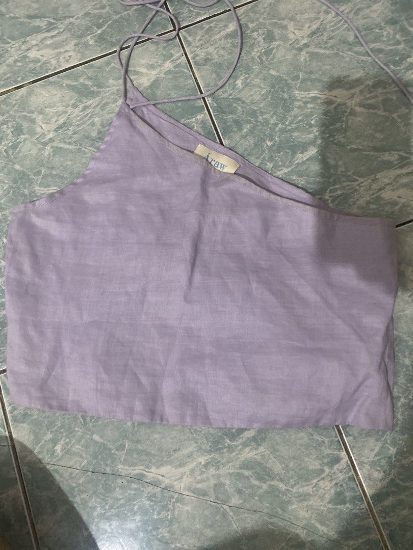 Araw the line top (Category: Sleeveless) located in Manila. Submitted by peanutbutterclosetx (Listing ID 1445946224, Image 2). Description: No when worn.