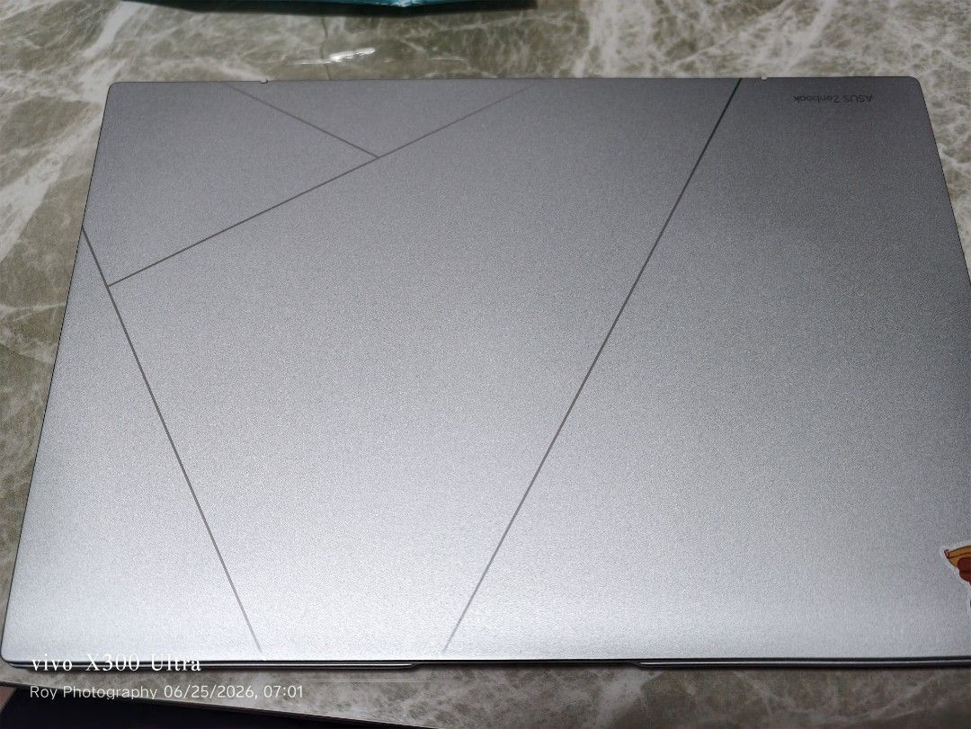 ASUS Zenbook 14 OLED491618998273986561