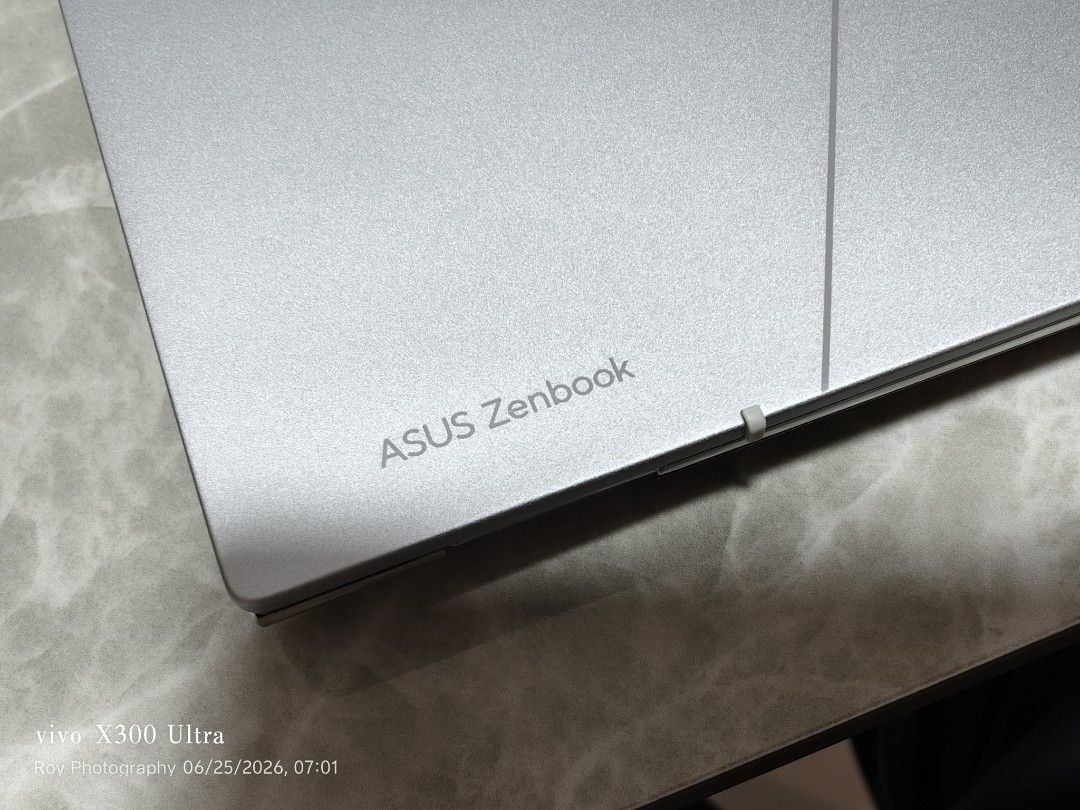 ASUS Zenbook 14 OLED