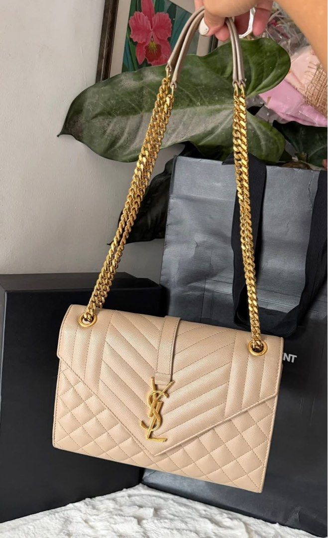 Authentic YSL Envelope Medium 2022 Model (Category: Luxury Bags & Wallets) located in Quezon City. Submitted by jhaediah (Listing ID 1386587451, Image 3). Description: Envelope Medium 2022 Model 💕6.25 ♦️Rank A♦️ Guaranteed Authentic Complete inclusion except Receipt‼️ .