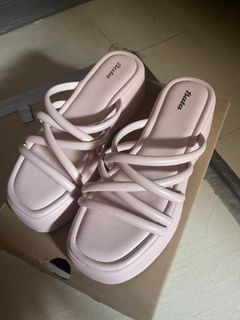 (Category: ) located in . Submitted by baevyyy (Listing ID 1445838530, Image 1). Description: .