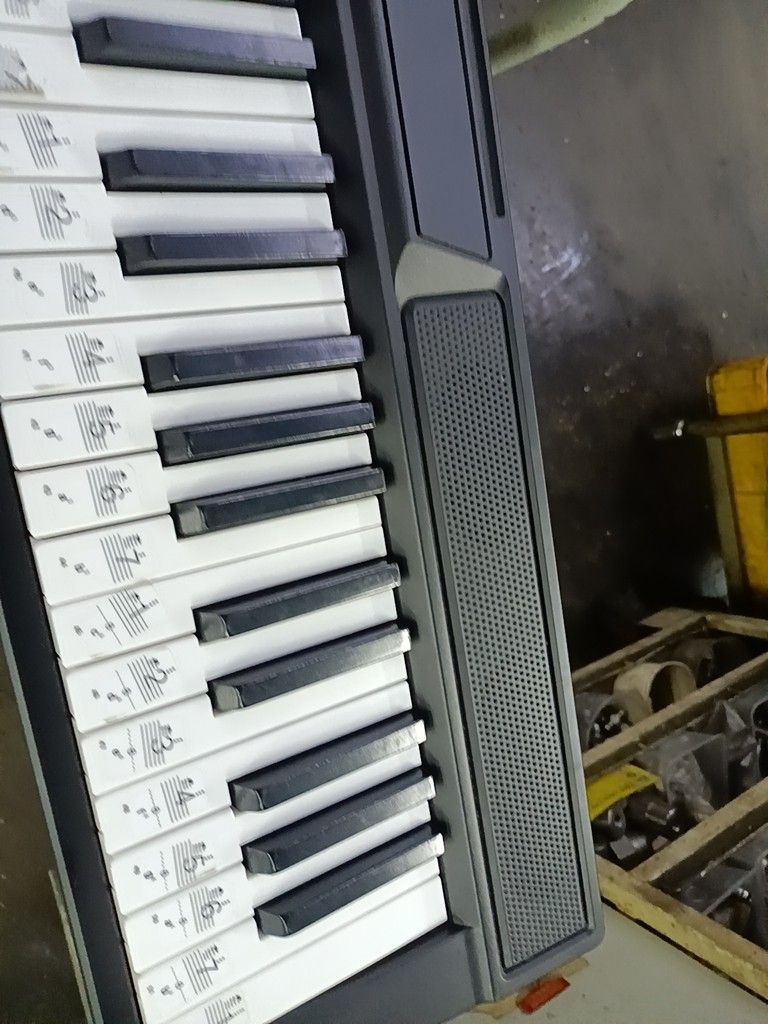 Beginner Electronic Keyboard with Labeled Keys492013801534935040