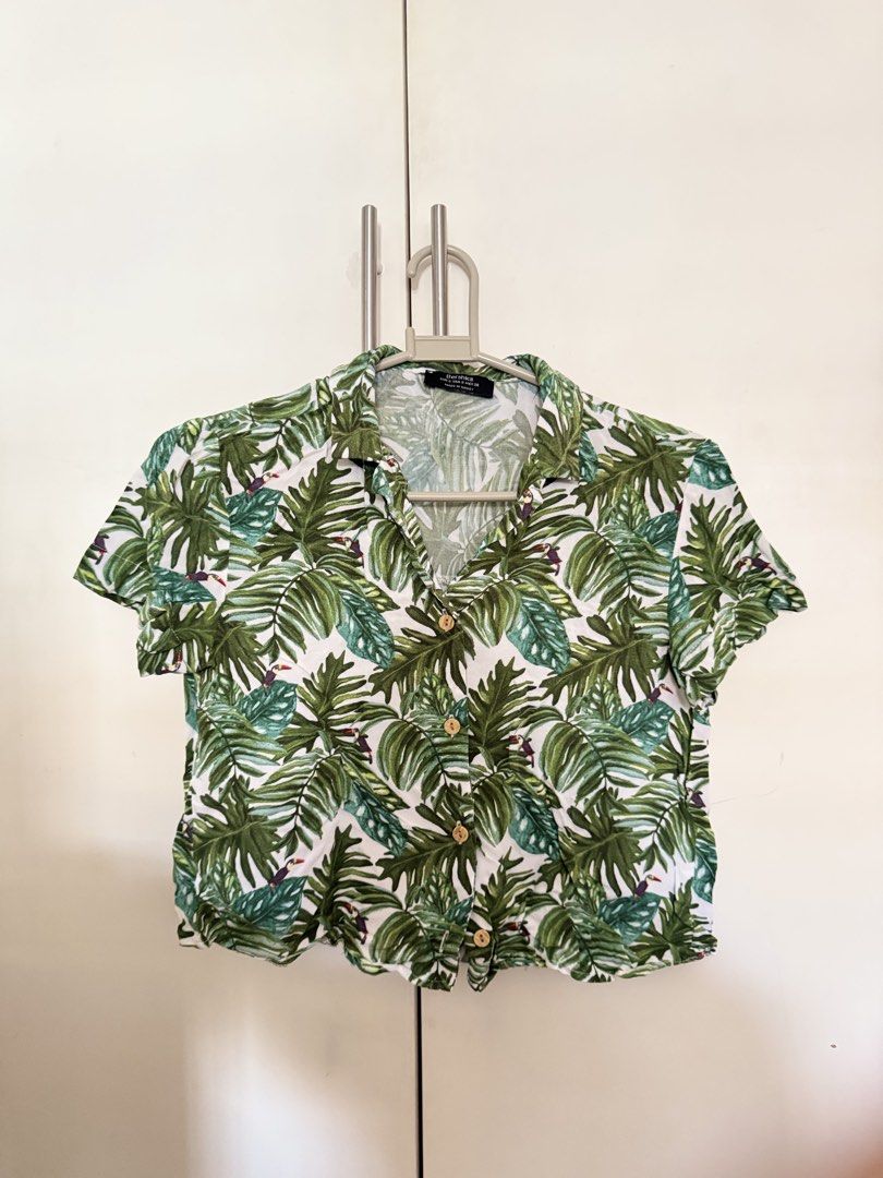 Bershka top (Category: Blouses) located in Quezon City. Submitted by kfrys (Listing ID 1445847756, Image 1). Description: Size: Small Decluttering.