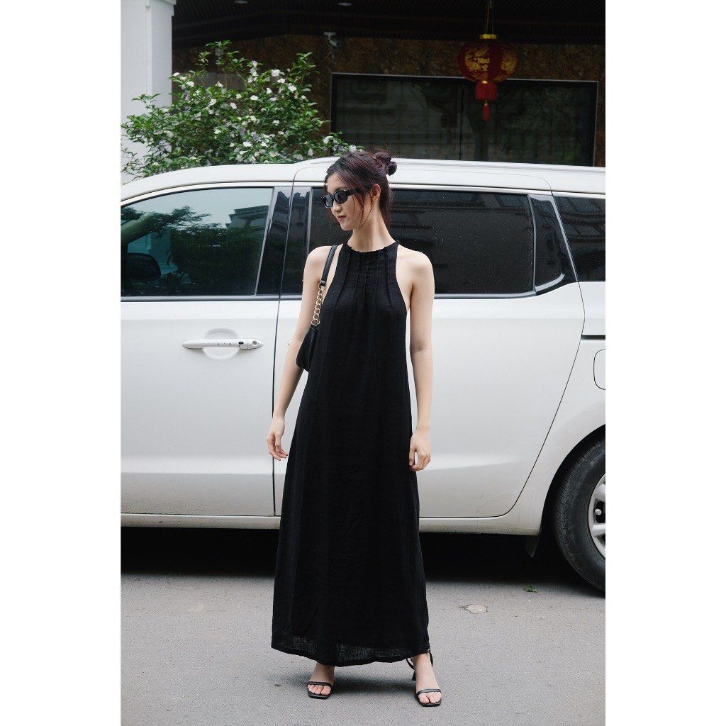Black Halter Twisted back Maxi Dress (Category: Dresses) located in Tanauan. Submitted by kdcstro (Listing ID 1445861841, Image 1). Description: Bought in orange app (Viet based seller) Can refer to last photo for reference Bought 1,340 with voucher Brand new, never worn, with tag RFS: not bagay sa arms ko during try on.