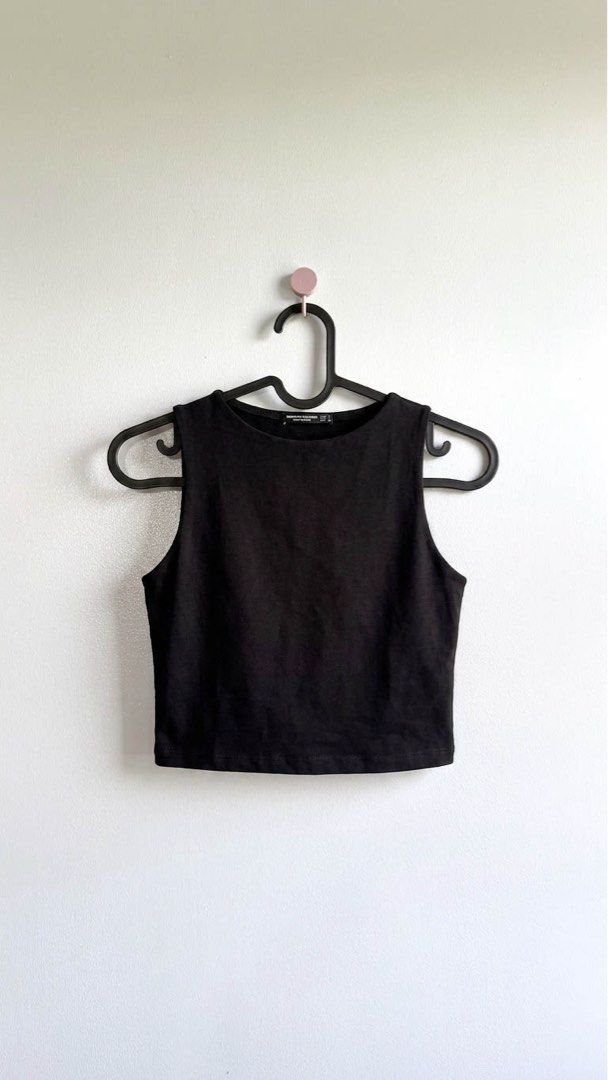 Black Stradivarius Sleeveless Crop Top (Category: Sleeveless) located in Paranaque City. Submitted by ownbynikki (Listing ID 1445849757, Image 1). Description: - Brand: Stradivarius - Style: Black sleeveless crop top - Size S - Slightly Used .