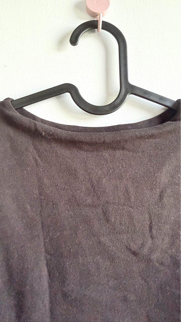 Black Stradivarius Sleeveless Crop Top (Category: Sleeveless) located in Paranaque City. Submitted by ownbynikki (Listing ID 1445849757, Image 3). Description: - Brand: Stradivarius - Style: Black sleeveless crop top - Size S - Slightly Used .