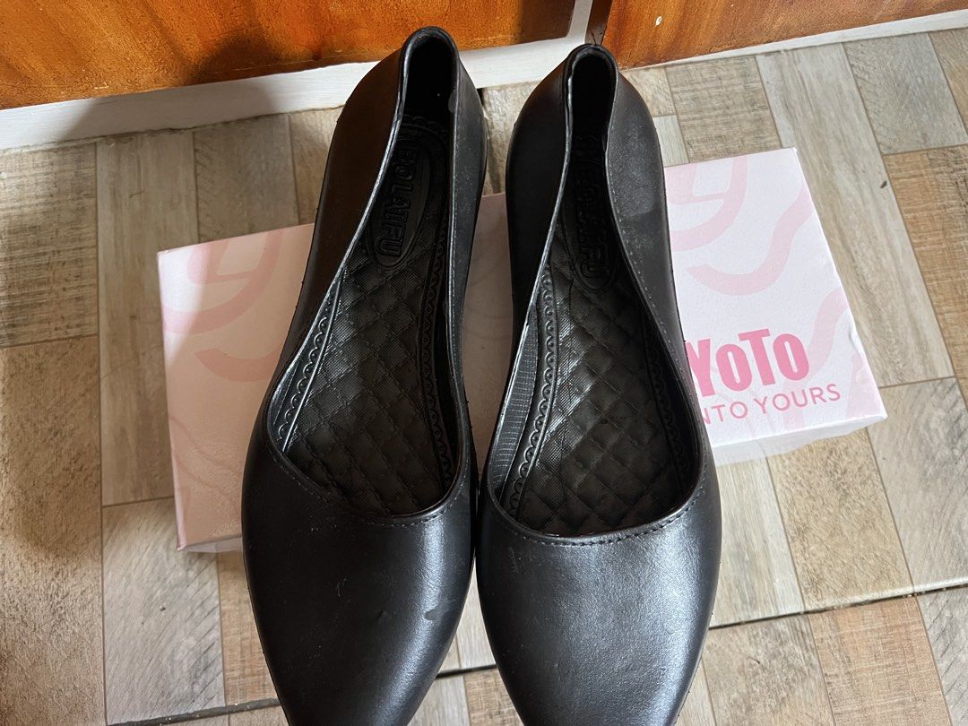 BOLAIFU Black Wedge Flats Size 40 (Category: Flats & Sandals) located in Manila. Submitted by aicalicious (Listing ID 1445841408, Image 2). Description: - Brand: BOLAIFU - Color: Black - Size: 40 - Style: Wedge Flats - Toe: Pointed - Includes: box Can do meet up or Lalamove .
