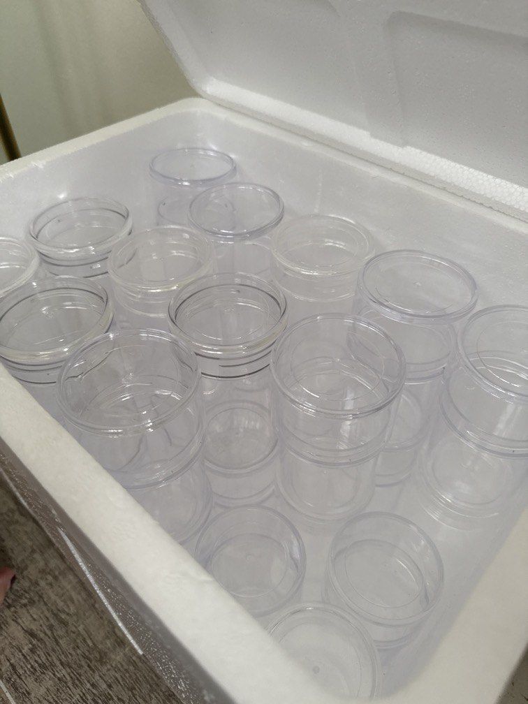 Brand new Clear plastic containers491701260738908162