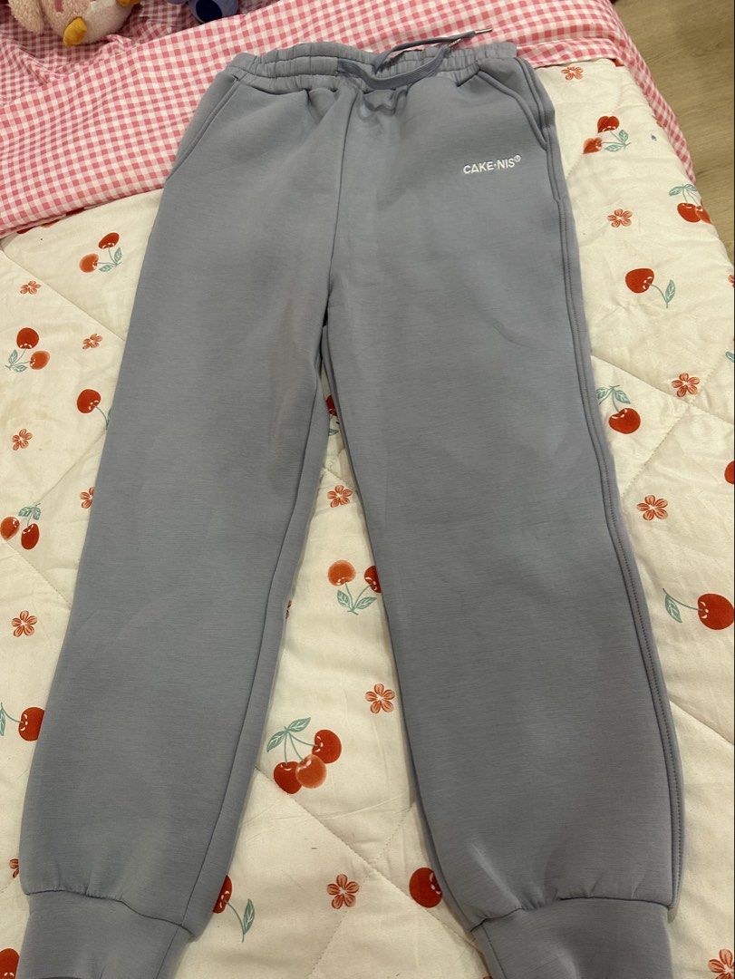 Cakenis pants (Category: Coats, Jackets and Outerwear) located in Petaling Jaya. Submitted by shafinazintan (Listing ID 1445835342, Image 1). Description: like new M size .