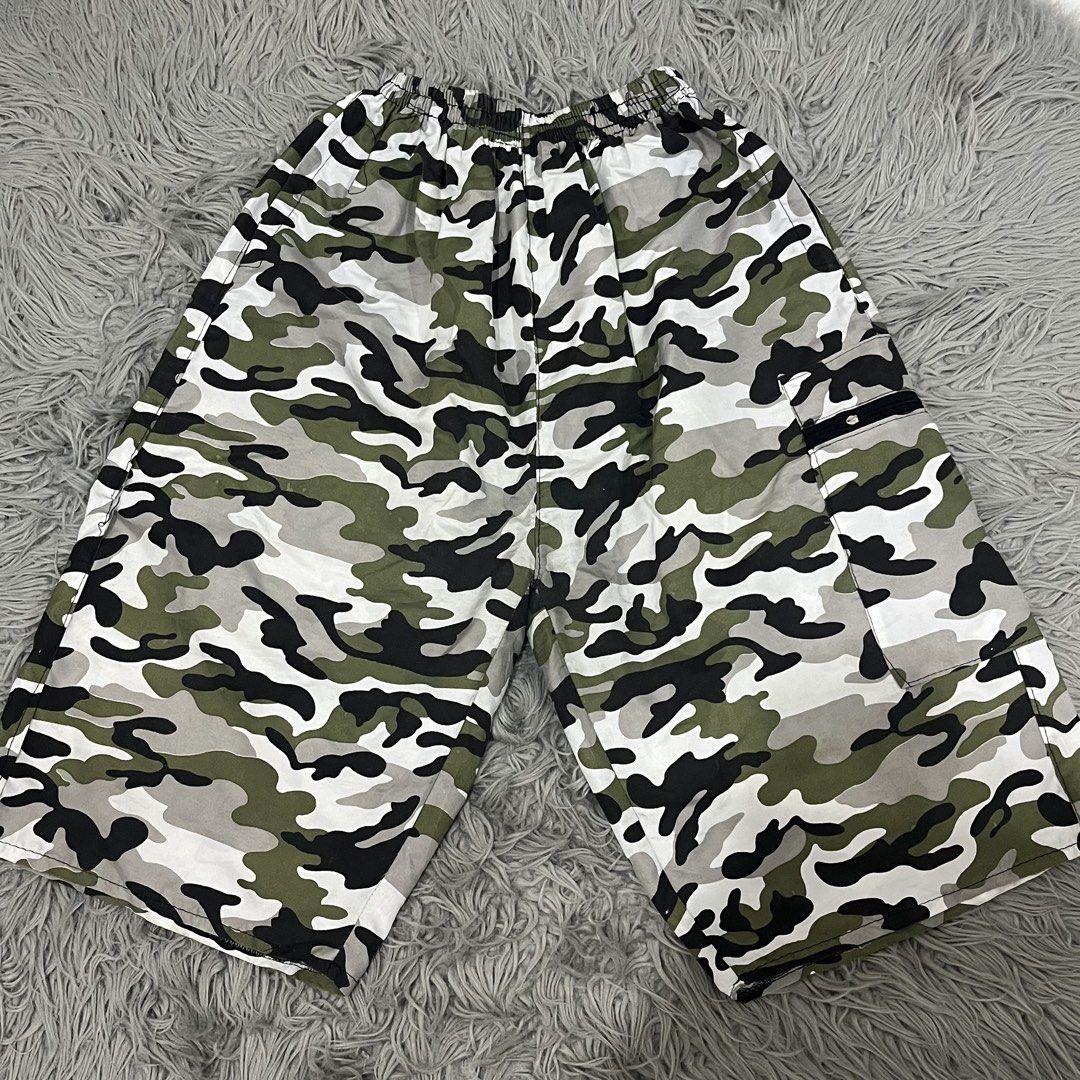 Camouflage Cargo Shorts with Zipped Pockets (Category: Other Bottoms) located in Rizal. Submitted by best.dressedx (Listing ID 1445965575, Image 1). Description: 🤍 ~ swipe photos to see when worn 🤍 ~ fits xs-m (garterized) 🤍 ~ has flaws but barely noticeable (check photos) 🤍 ~ delivery via j&t.