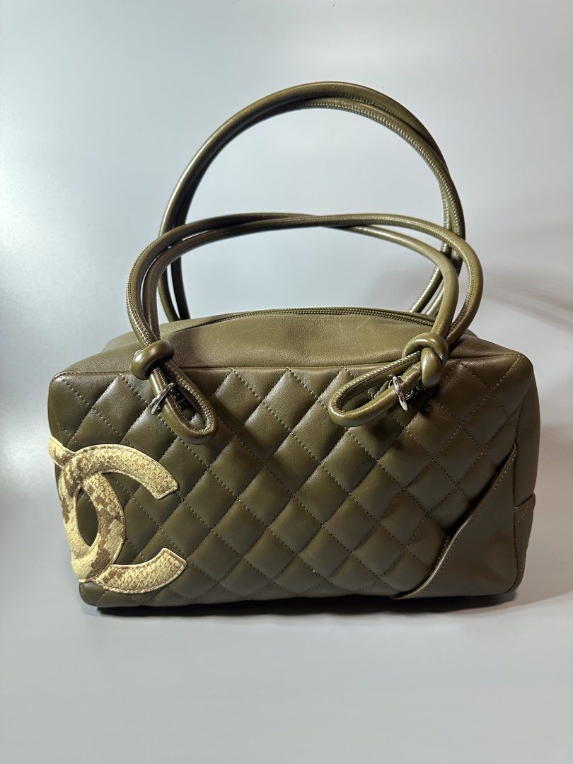 Chanel cambon bag (Category: Luxury Bags & Wallets) located in Atok. Submitted by fullroom.dgs (Listing ID 1445927074, Image 1). Description: Chanel cambon bag authentic rank a.