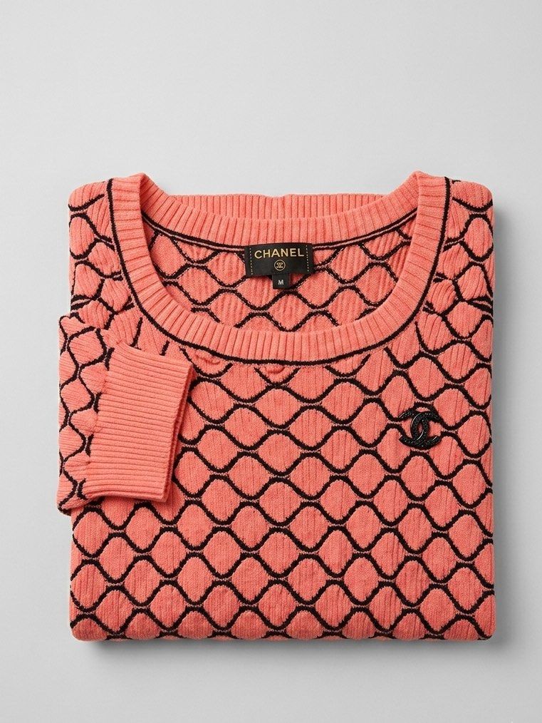 ▪️Chanel knitwear top (Category: Luxury Apparel) located in Makati City. Submitted by aveltot_rig (Listing ID 1445823510, Image 1). Description: Item: Chanel knitwear top Dimes: width: 18 x length: 19 📏 Condition: like new! ✨.