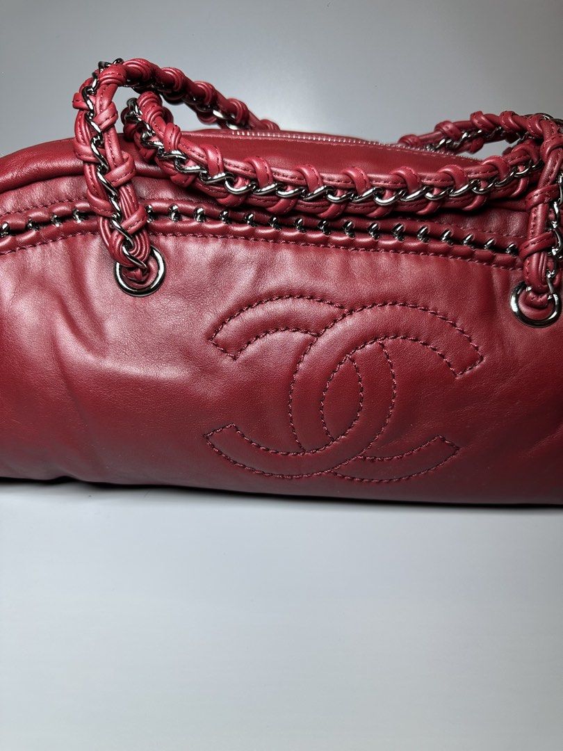 Chanel ligne bowler bag (Category: Luxury Bags & Wallets) located in Atok. Submitted by fullroom.dgs (Listing ID 1445926427, Image 3). Description: Chanel ligne bowler bag authentic rank a .