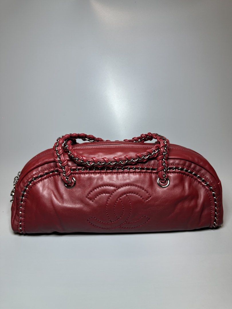 Chanel ligne bowler bag (Category: Luxury Bags & Wallets) located in Atok. Submitted by fullroom.dgs (Listing ID 1445926427, Image 1). Description: Chanel ligne bowler bag authentic rank a .