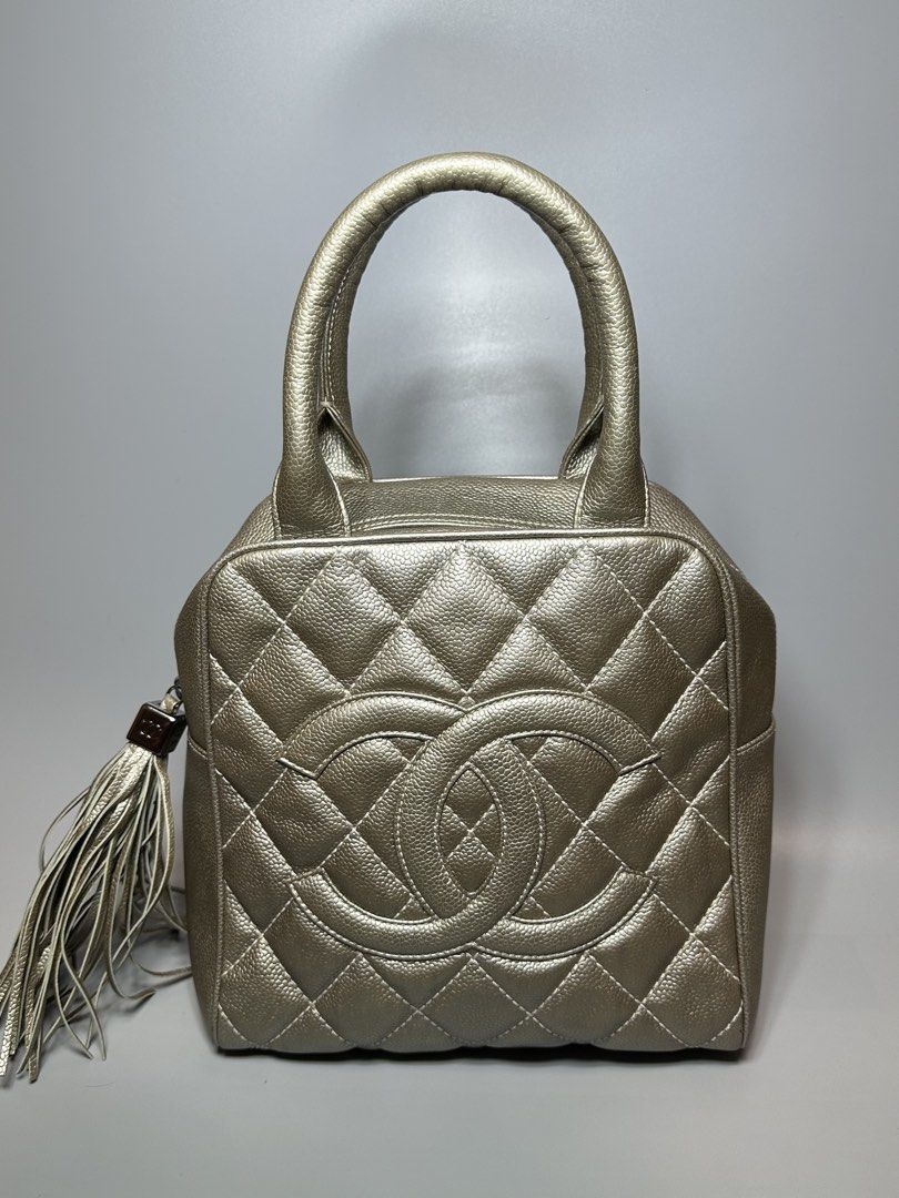 Chanel mettalic bowler bag (Category: Luxury Bags & Wallets) located in Atok. Submitted by fullroom.dgs (Listing ID 1445926766, Image 1). Description: Chanel timeless metalic bowler bag authentic rank a .