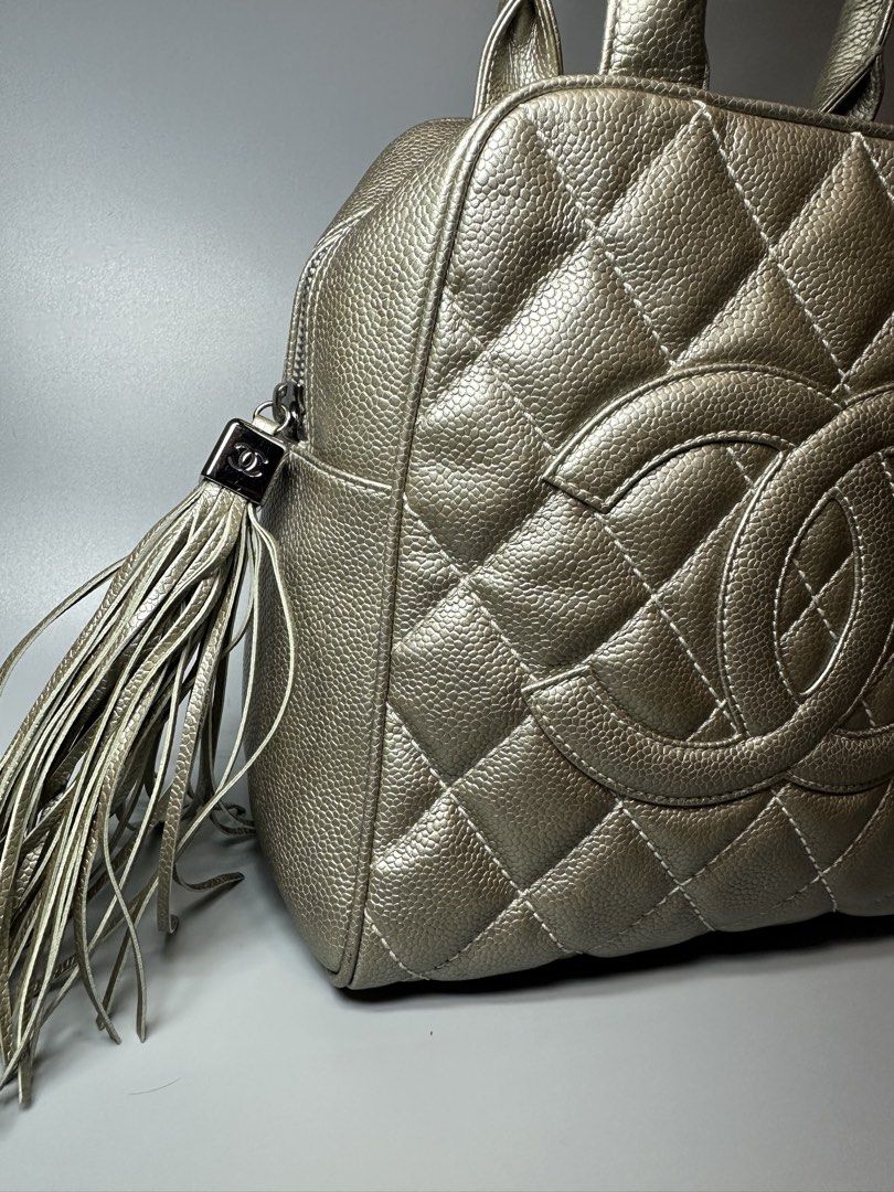 Chanel mettalic bowler bag (Category: Luxury Bags & Wallets) located in Atok. Submitted by fullroom.dgs (Listing ID 1445926766, Image 3). Description: Chanel timeless metalic bowler bag authentic rank a .