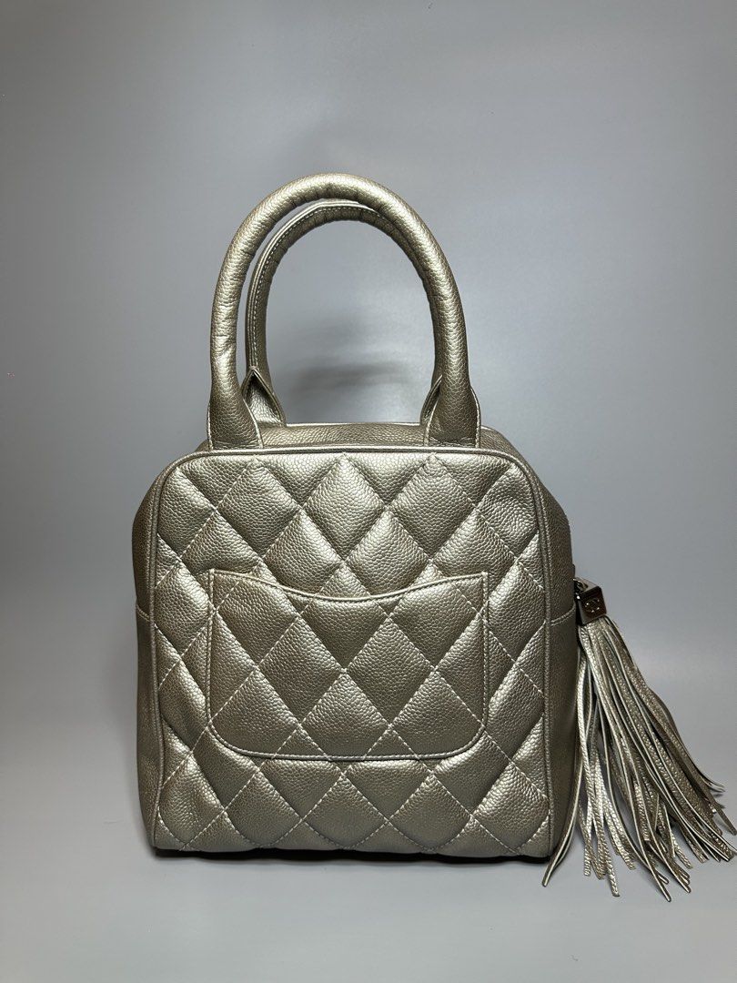 Chanel mettalic bowler bag (Category: Luxury Bags & Wallets) located in Atok. Submitted by fullroom.dgs (Listing ID 1445926766, Image 2). Description: Chanel timeless metalic bowler bag authentic rank a .