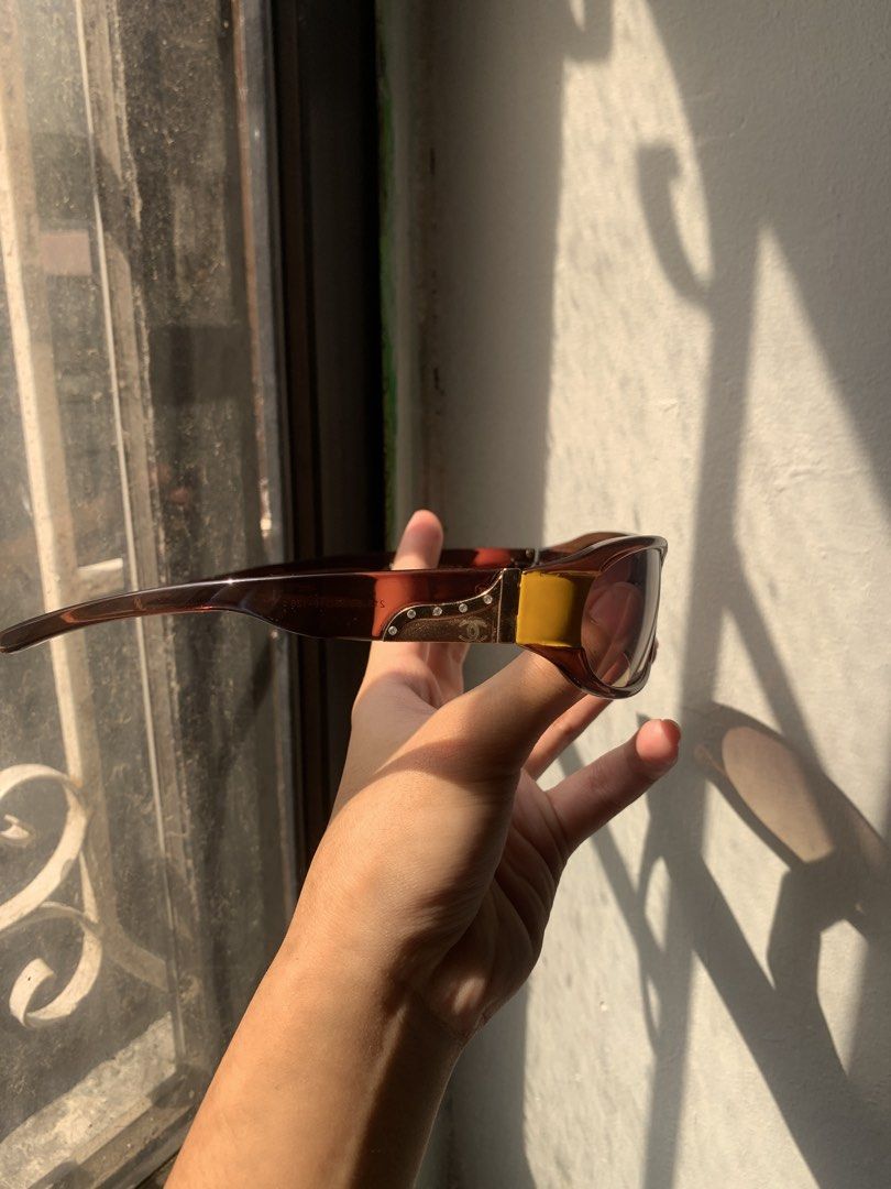 CHANEL MIDS SUNGLASSES (Category: Luxury Accessories) located in Manila. Submitted by hollacita (Listing ID 1445909242, Image 3). Description: .
