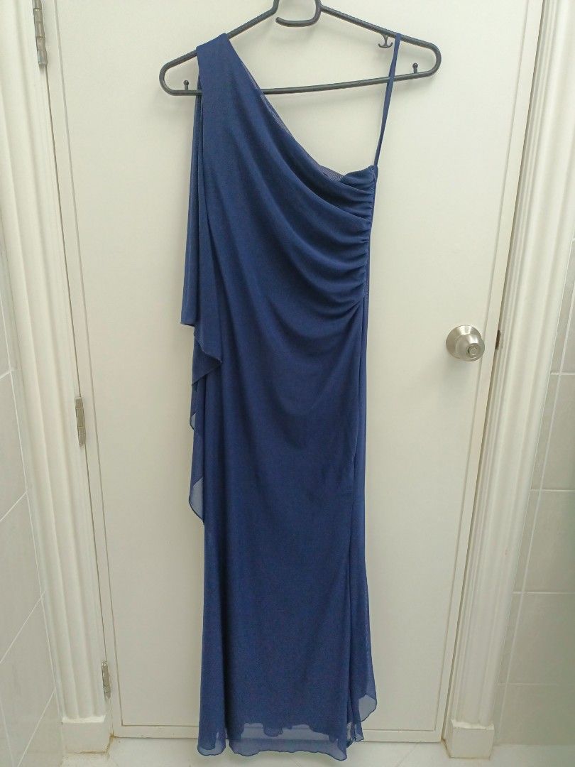 CIGNAL One-Shoulder Ruched Maxi Dress (Category: Dresses) located in Pasig City. Submitted by leaves21 (Listing ID 1445957254, Image 1). Description: - Brand: CIGNAL - fits sizes Small-Medium - Beautiful navy blue one-shoulder dress - stretchy fabric - Elegant ruching detail on the side - Fabric with a lovely drape at the back - Perfect for formal events or a night out - Invisible Side zipper closure - Floor-length hemline - with built-in padded 